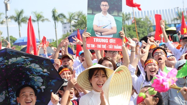 Chùm ảnh: Vỡ òa niềm vui chiến thắng ở quê nhà Trần Thế Trung