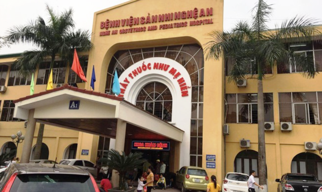 Bé gái 3 tuổi sốc phản vệ tử vong trên đường hay ở bệnh viện?
