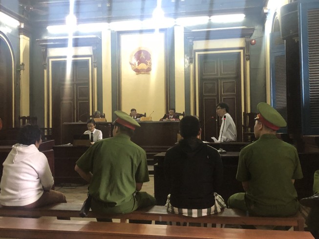 Người đánh kiểm sát viên tại tòa được đưa đến phiên xử dân sự