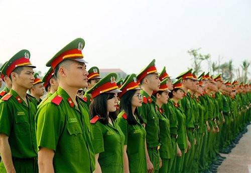 Đi nghĩa vụ công an không được nhuộm tóc, bấm lỗ tai