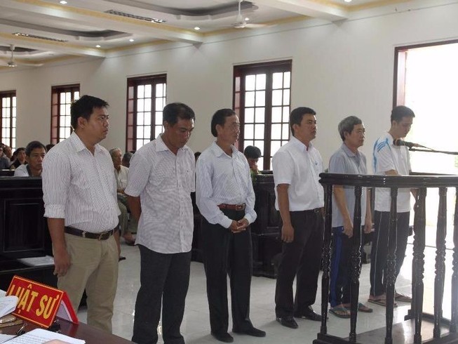 Trưởng phòng Công thương tham ô bị đề nghị 10-12 năm tù