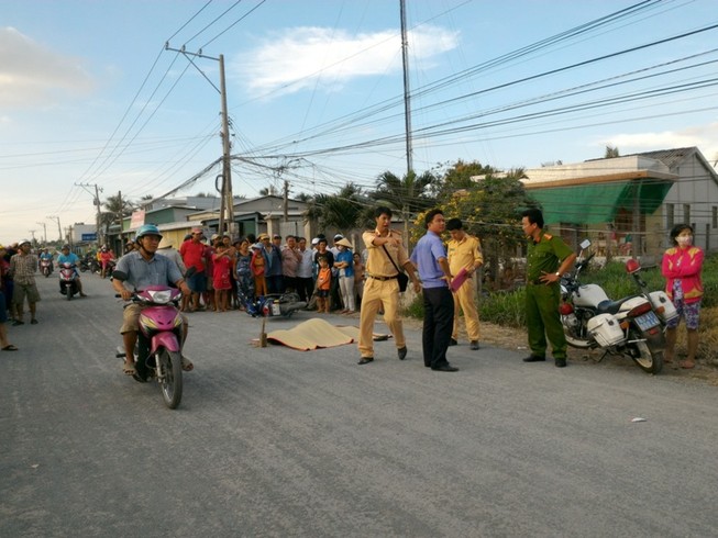 Ô tô và mô tô va chạm giao thông khiến cô gái tử vong