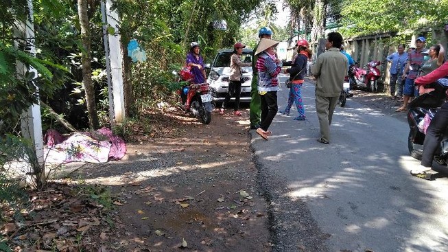 Từ ô tô bước vào quán cà phê, vị khách gục xuống tử vong