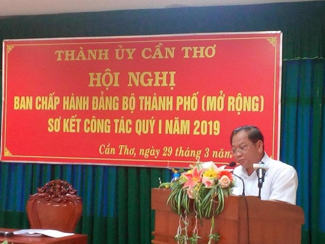 Bí thư Thành ủy TP Cần Thơ Trần Quốc Trung yêu cầu cần có giải pháp cụ thể để kéo giảm tai nạn giao thông- ảnh CẨM GIANG