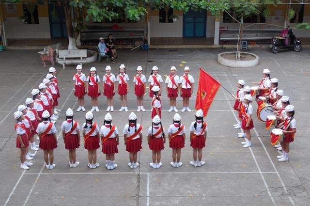 oảnTrường Tiểu học Trần Quốc Toản (quận Ninh Kiều, TP Cần Thơ)- một trong 84 trường dạy 2 buổi/ngày có tổ chức bếp ăn bán trú (ảnh TH-TQT)- ảnh: Đội Nghi thức đội của trường Trần Quốc Tò