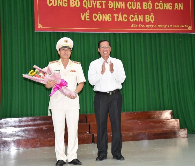Đại tá Đại tá Võ Hùng Minh – Giám đốc Công an tỉnh Bến Tre (bìa trái) - ảnh CTV CA