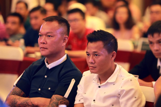 Tuyển thủ Việt Nam mê đá “phủi”