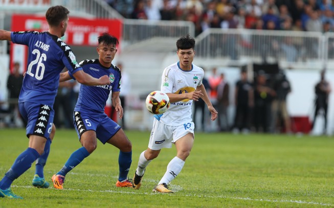 Vì sao cầu thủ U-23 chưa “nóng máy” ở V-League?