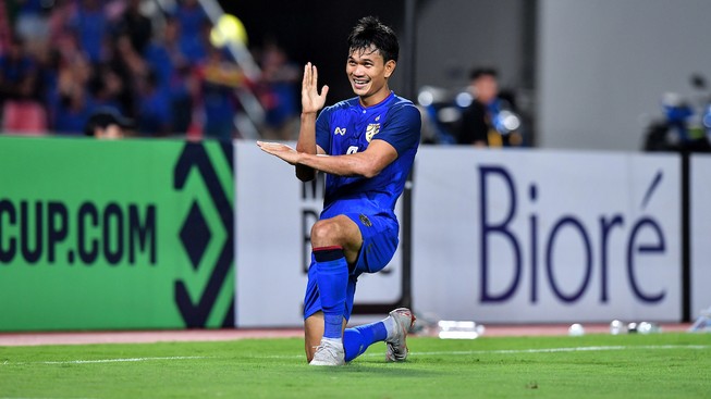 HLV Hiddink thăm tuyển Thái, Adisak đòi phá lưới Malaysia