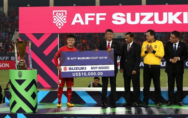 Xuất sắc nhất AFF Cup, Quang Hải có nên ra nước ngoài thi đấu?