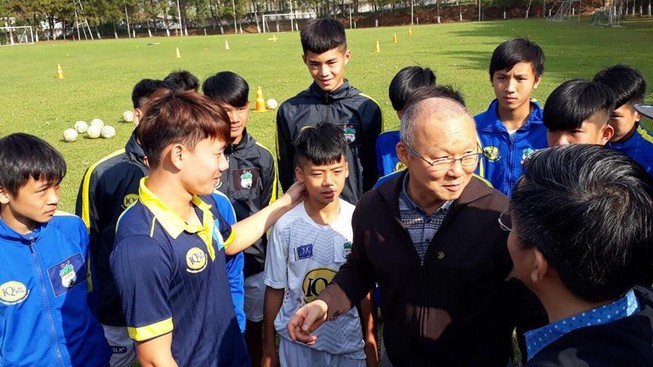 Ông Park có chịu lấy cầu thủ Việt kiều hay không do… VFF