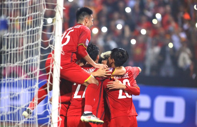 Đòi vô địch King's Cup, người Thái 'chọc ngoáy' ông Park