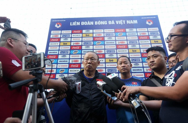 Ông Park: 'Công Phượng vẫn chạy tốt, sao không lên tuyển?'