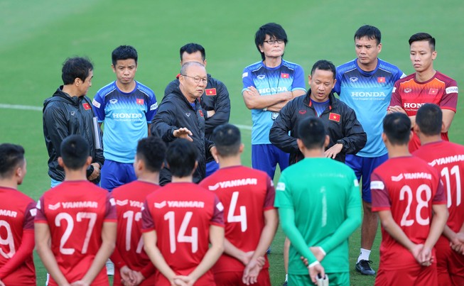 Ông Park bất ngờ loại năm tuyển thủ, tăng cường ba đàn em U-22