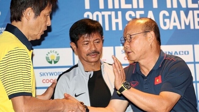 ‘Kèo trên’ bóng đá mệt mỏi ở SEA Games