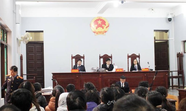 Kiểm sát viên bỏ ra ngoài, HĐXX kêu thư ký... đi tìm