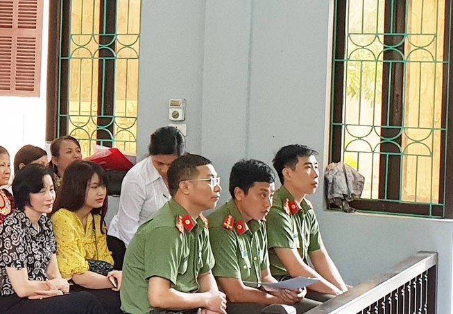 Vụ tiền không đủ chuẩn lưu thông: Triệu tập 3 điều tra viên