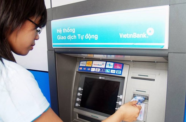 'Phí rút tiền ngân hàng đáng lẽ phải tăng lên 10.000 đồng'