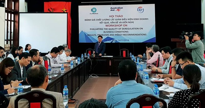 'Phong bì nhẹ 3 tháng xong, phong bì nặng thì... chiều nhé!'