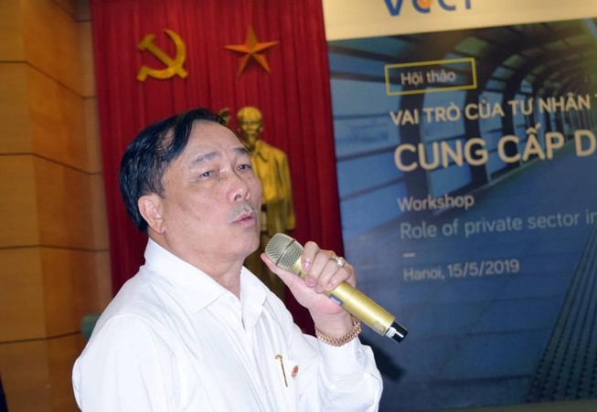 Bầu Đệ: 'Cứ nịnh nhau suốt thì không phát triển được đâu'