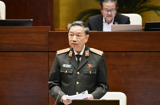 Bộ trưởng Tô Lâm: Bất cập quy định 'tương tự vũ khí quân dụng'