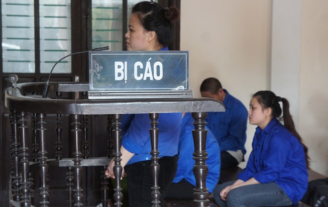 Nữ sinh viên và mẹ vận chuyển heroin bằng siêu xe hầu tòa