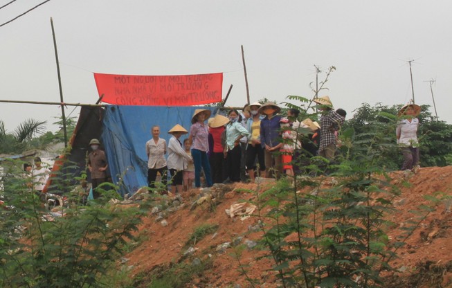 Hàng trăm người dựng lều phản đối DN gây ô nhiễm