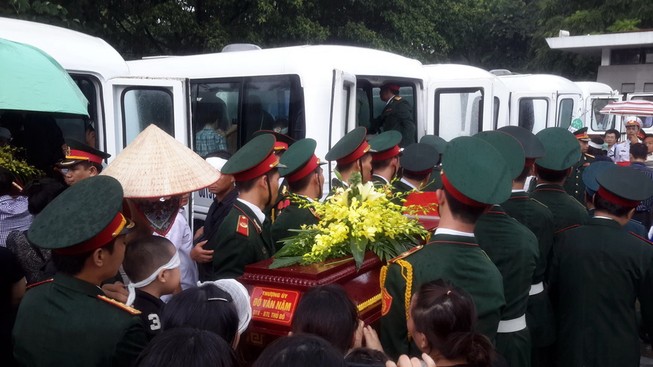 Những hình ảnh xúc động tại lễ truy điệu 18 chiến sĩ hy sinh