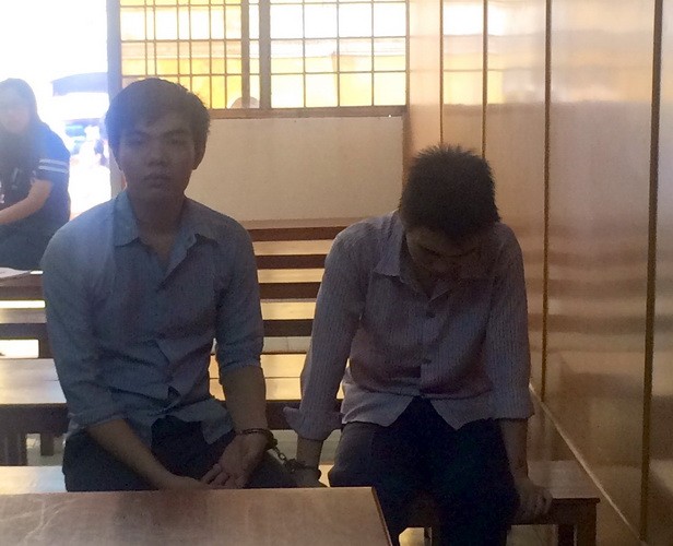 Chị em, cậu cháu rủ nhau đi... ăn trộm siêu thị