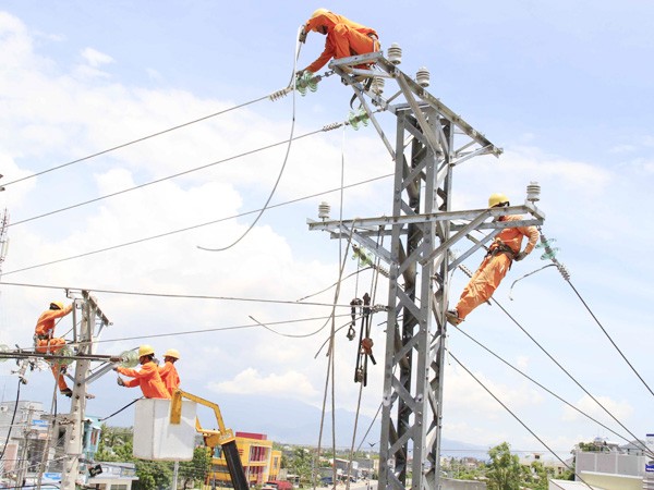 Thủ tướng: Biên chế trong ngành điện quá nhiều