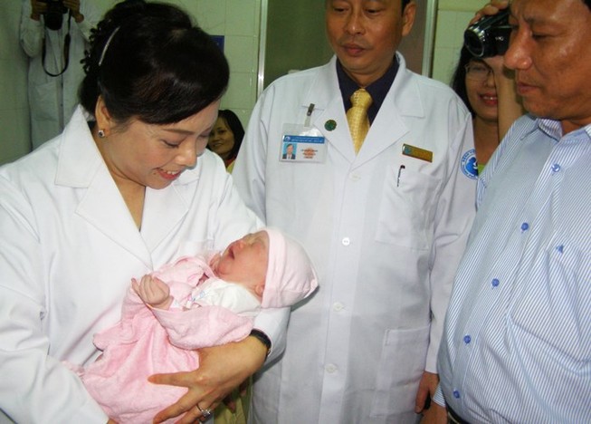 300 nhân viên y tế BV Từ Dũ trực đêm giao thừa