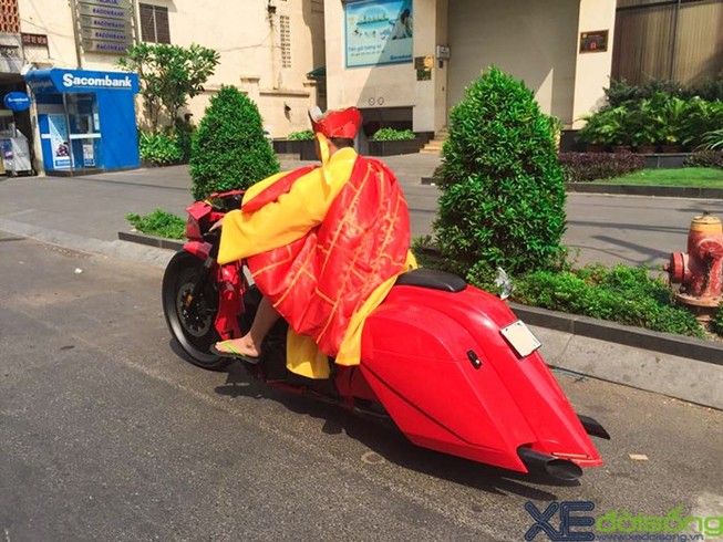 ‘Đường Tăng’ lái Honda Fury độ trống đồng ở Sài Gòn