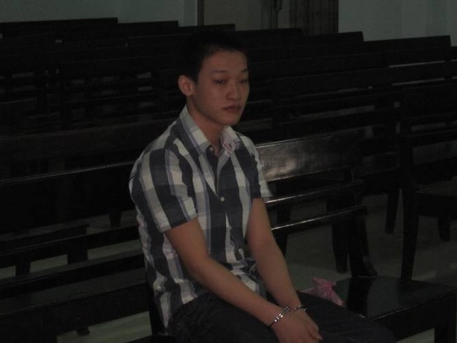 Làm bé gái 12 tuổi có thai, lãnh 13 năm tù