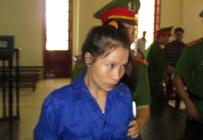 Bỏ thuốc chuột vào lòng heo đầu độc chồng