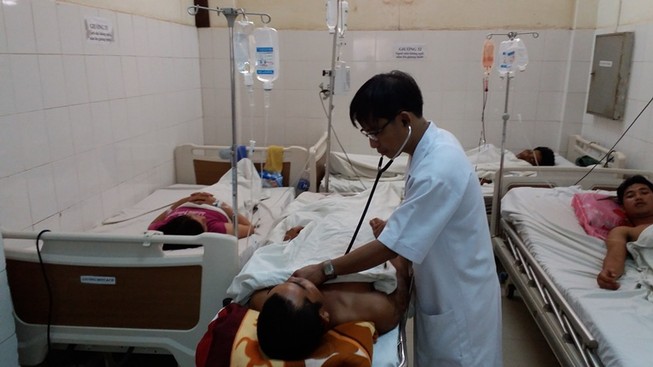 Ăn nấm rừng, 7 người trong một gia đình bị ngộ độc