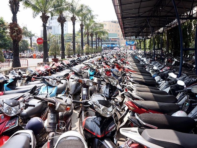 Mới: Mức giá trông giữ ô tô, xe máy năm 2017 ở TP.HCM