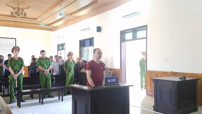 Chồng đâm vợ tử vong vì cuồng ghen lãnh án chung thân