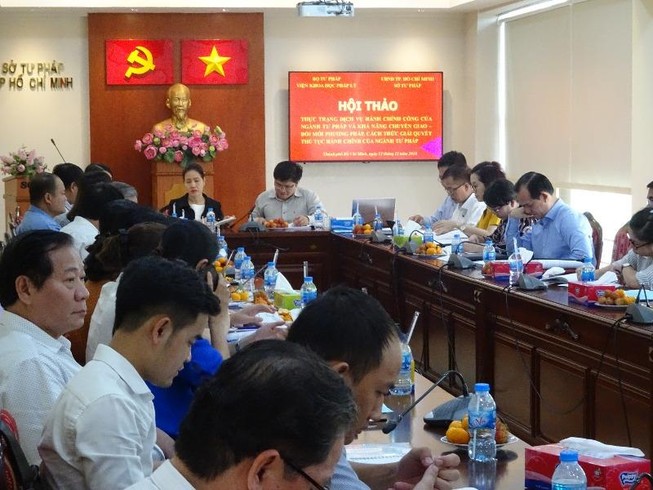 Nhiều thủ tục hành chính công còn vướng mắc