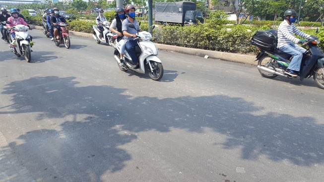 Vết nứt trên đường Phạm Văn Đồng đã được khắc phục