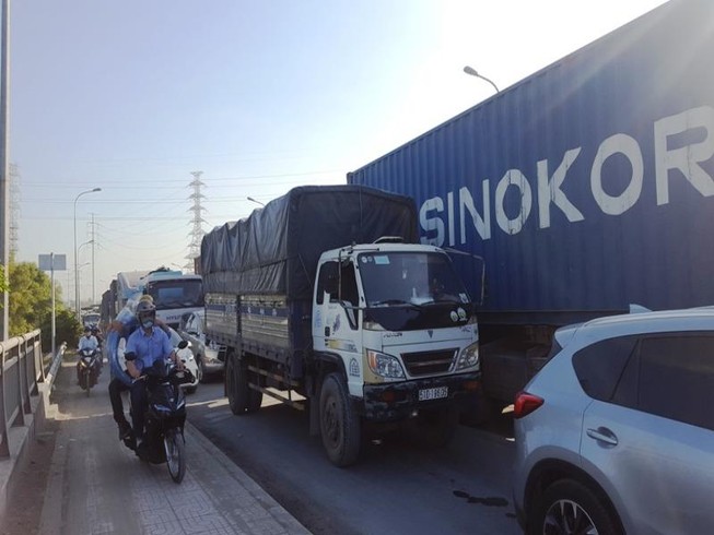 Cầu Phú Mỹ tiếp tục kẹt cứng