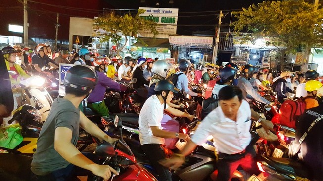 Thủ Đức: Kẹt xe kéo dài 4 giờ đồng hồ