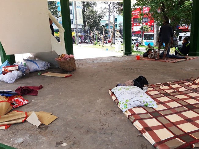 Nhếch nhác ở Công viên Hòa Bình
