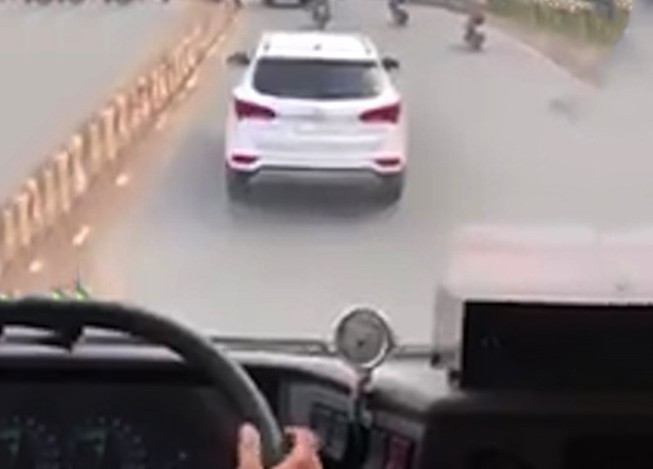 Cản đường xe ưu tiên, bị xử như thế nào?