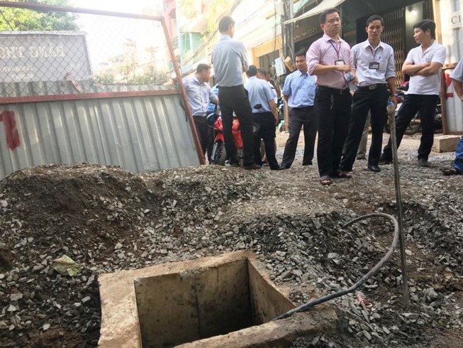 Quận 5: Thi công làm đứt ống nước, dân khốn đốn
