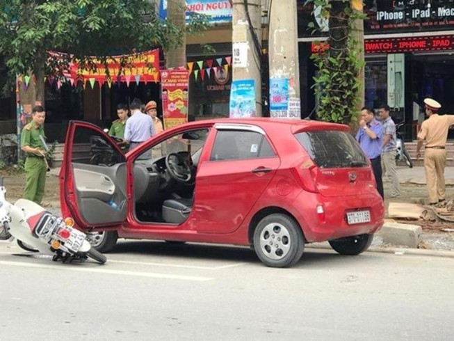 Mở cửa xe gây tai nạn bị xử lý như thế nào?