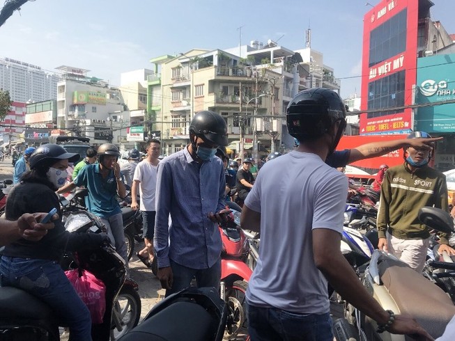 Công an quận 8 nói về việc dân 'vây' trung tâm dạy lái xe