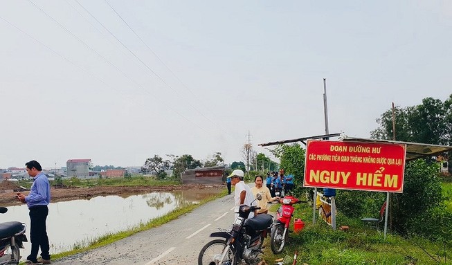 Người dân cầu cứu vì có đường mà không đi được