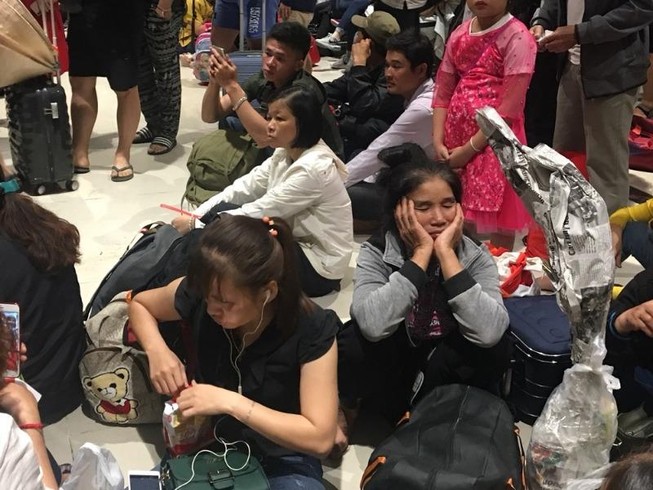 'Chắc cô phải sáng mai mới bay được'