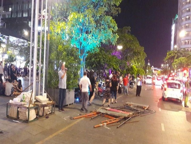 Cứ cuối tuần là các loại xe không được vào đường Nguyễn Huệ