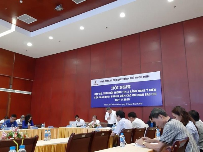Thời gian mất điện bình quân của 1 khách hàng là 12 phút.
